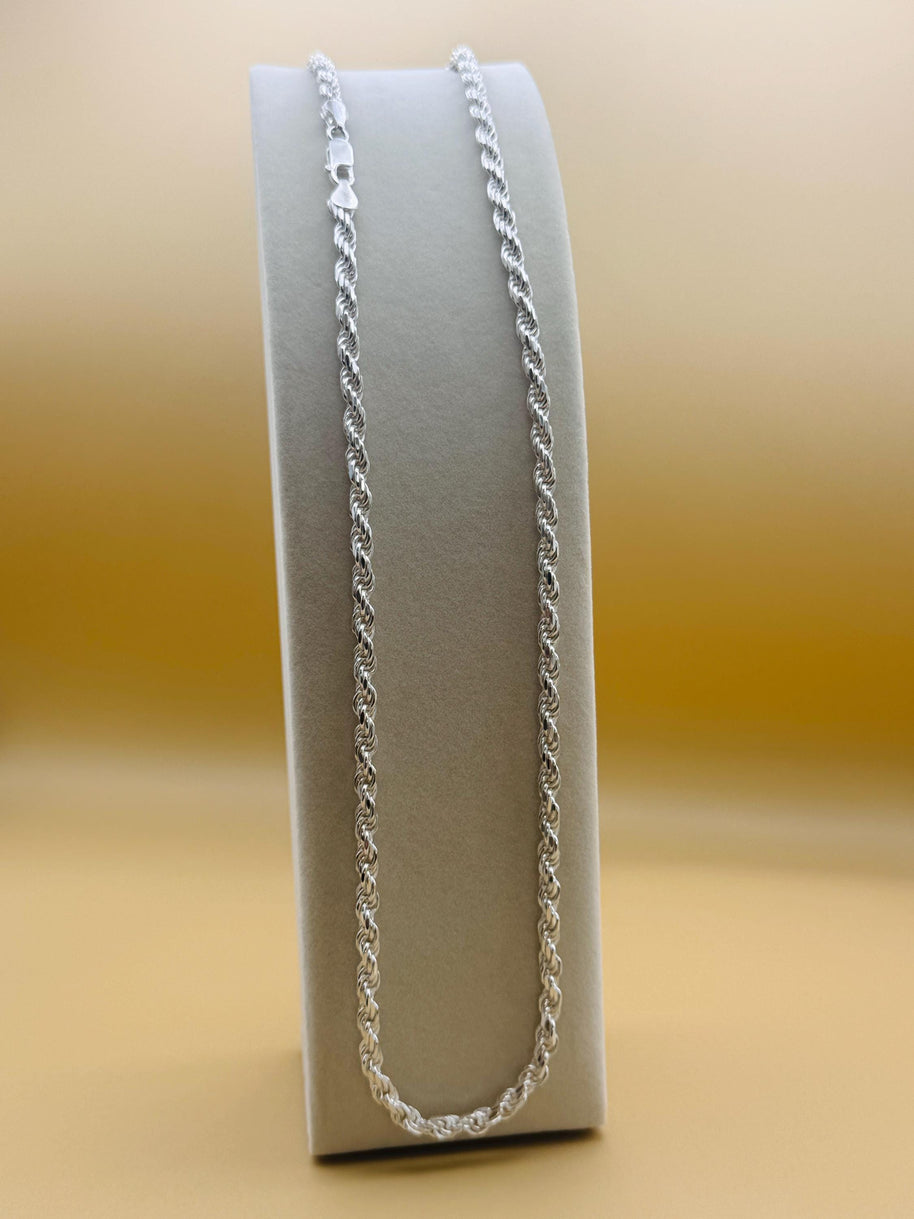 Elegant Italian 925 silver rope chain perfect for any occasion./Elegante cadena de plata italiana 925 Perfecta para cualquier ocasión