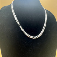 925 silver Cuban chain with diamond-cut detailing and lobster clasp / 925 Cadena cubana de plata de ley diamantada y broche de langosta