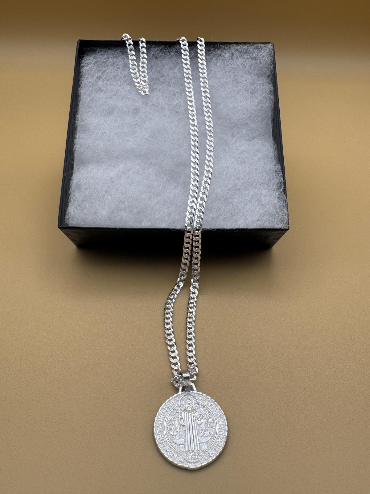 925 Sterling Silver St. Benedict the Protector | Plata 925 cadena con medalla San Benito Santo Protector