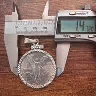 Colgante Centenario para hombre en plata 925, diseño del símbolo de la libertad