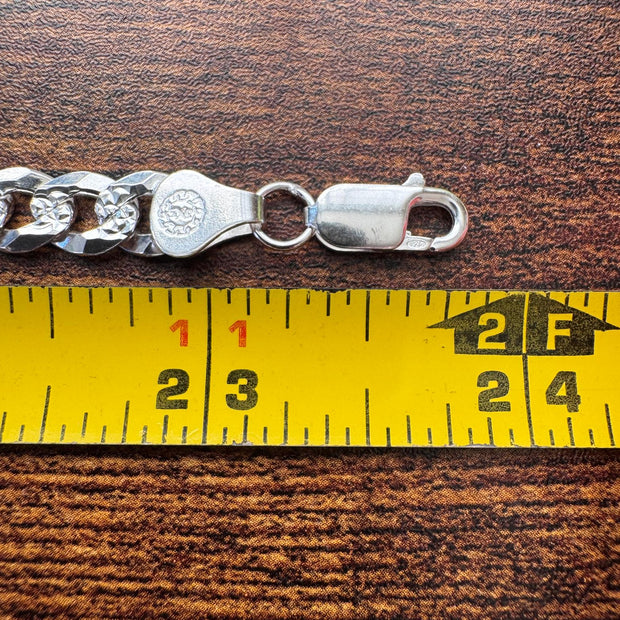 Long 925 silver Cuban chain with diamond-cut detailing and lobster clasp / 925 Cadena cubana de plata de ley diamantada y broche de langosta