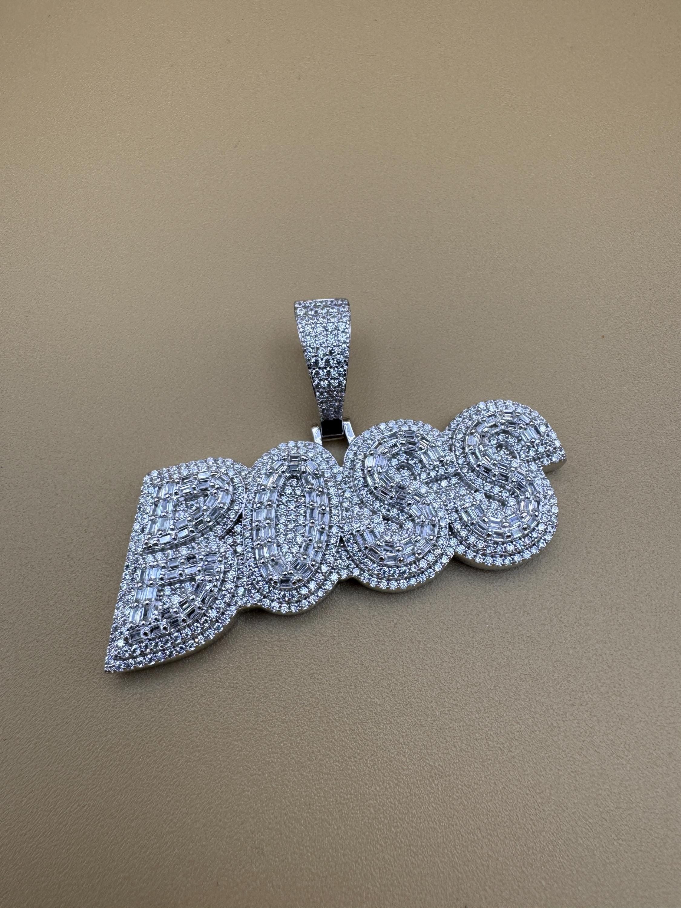 925 Sterling Silver BOSS Pendant - Made in Italy with dazzling detail - Dije BOSS en Plata de Ley 925 - Italiano con detalles deslumbrantes