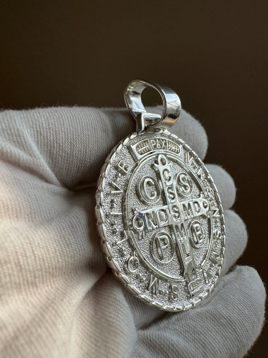 MEDALLA de San Benito en Plata de Ley 925.