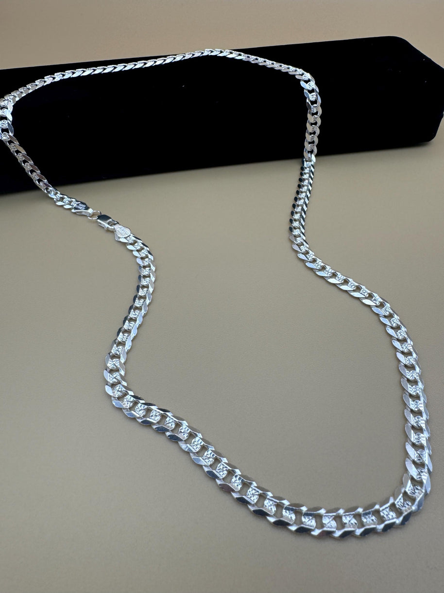 925 silver Cuban chain with diamond-cut detailing and lobster clasp / 925 Cadena cubana de plata de ley diamantada y broche de langosta