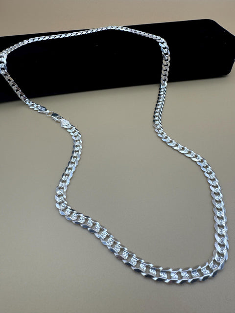 925 silver Cuban chain with diamond-cut detailing and lobster clasp / 925 Cadena cubana de plata de ley diamantada y broche de langosta