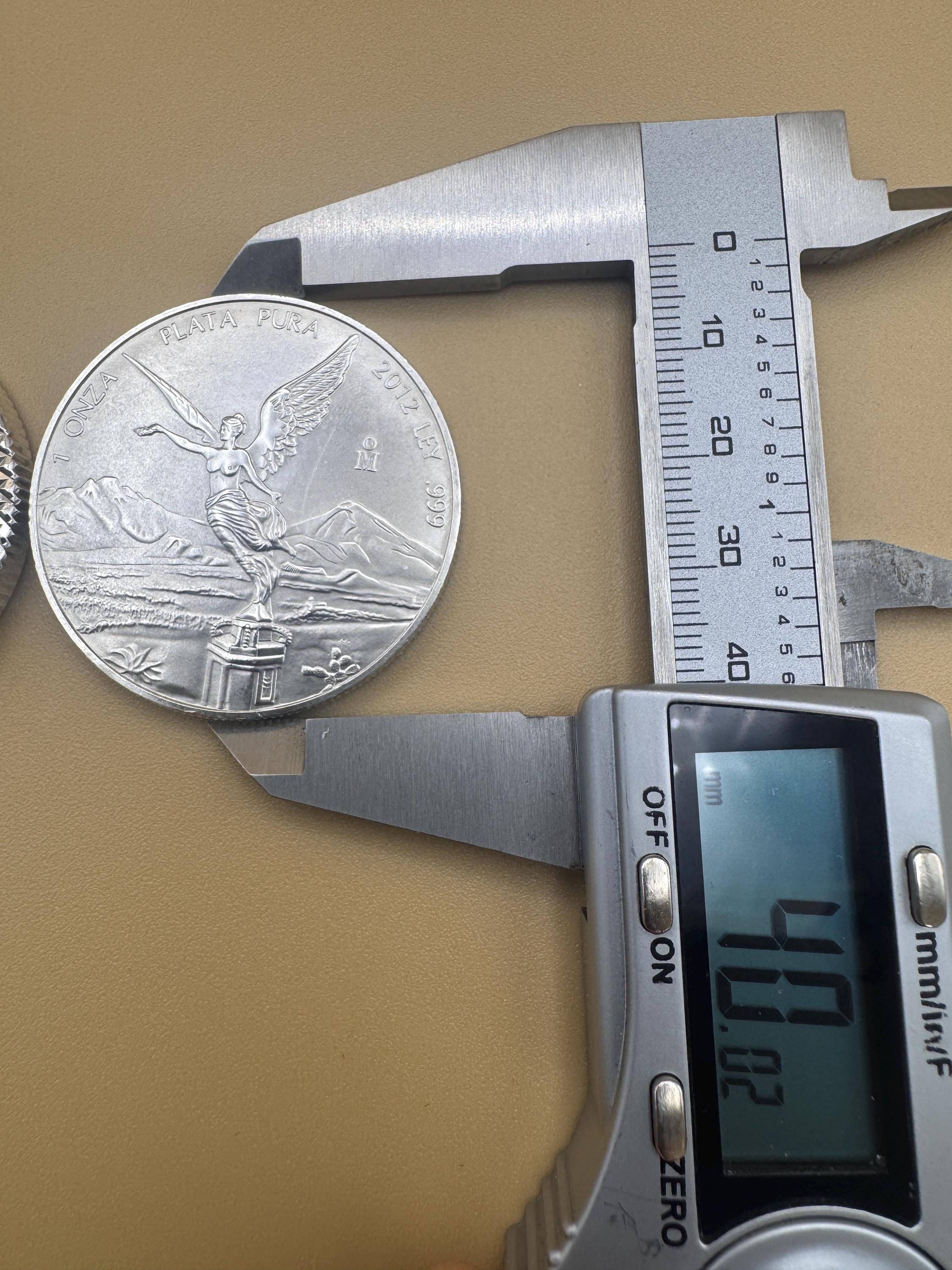 925 sterling silver keychain with a coin bezel /  925 Plata llavero con Bizel