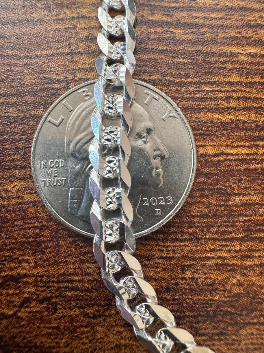 925 silver Cuban chain with diamond-cut detailing and lobster clasp / 925 Cadena cubana de plata de ley diamantada y broche de langosta
