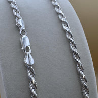 Elegant Italian 925 silver rope chain perfect for any occasion./Elegante cadena de plata italiana 925 Perfecta para cualquier ocasión