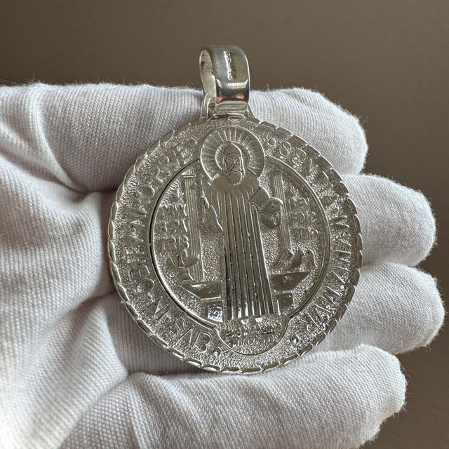 MEDALLA de San Benito en Plata de Ley 925.