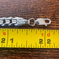 925 silver Cuban chain with diamond-cut detailing and lobster clasp / 925 Cadena cubana de plata de ley diamantada y broche de langosta