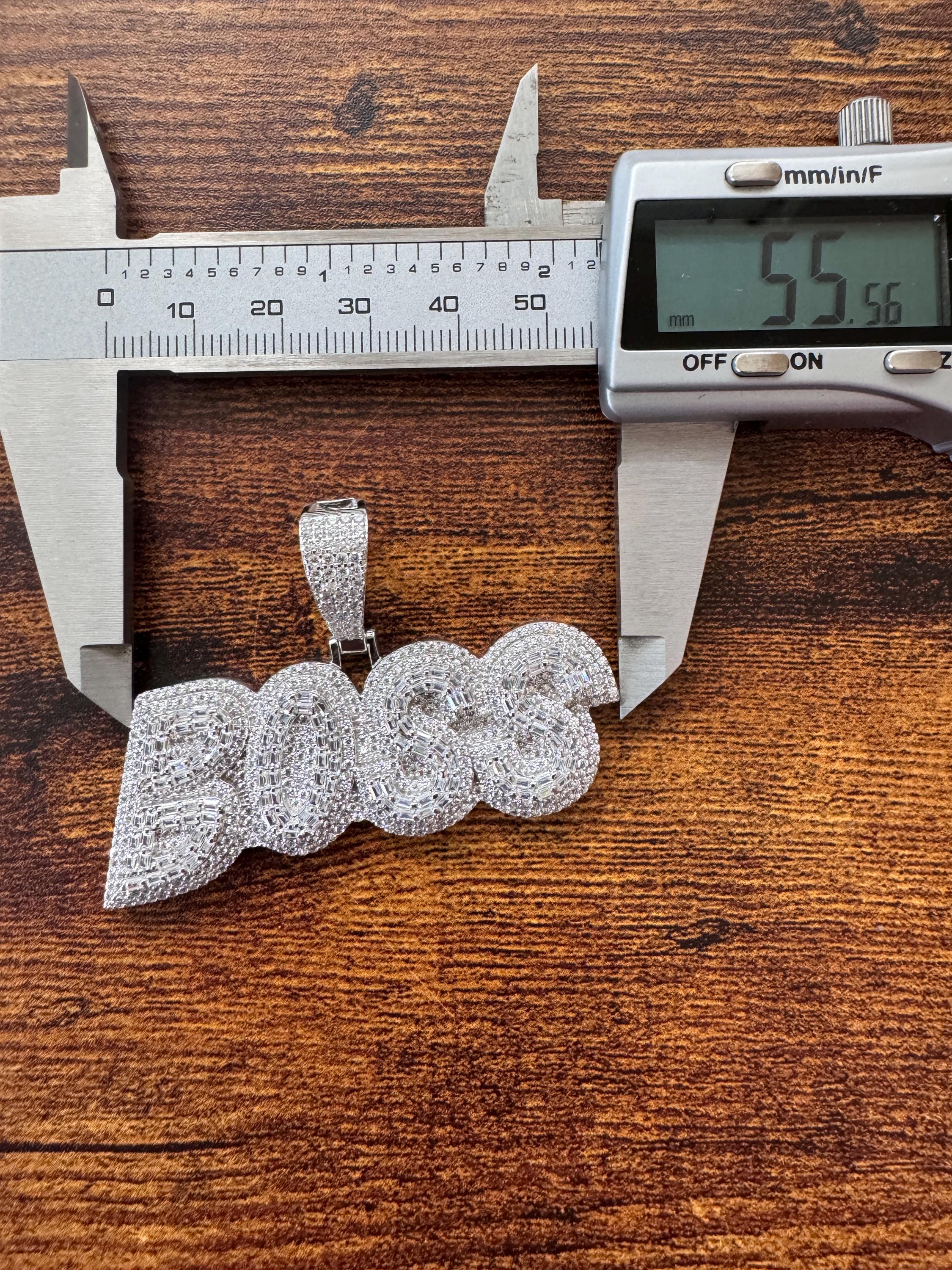 925 Sterling Silver BOSS Pendant - Made in Italy with dazzling detail - Dije BOSS en Plata de Ley 925 - Italiano con detalles deslumbrantes
