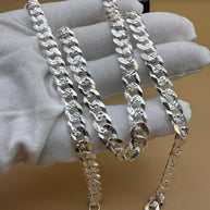 Long 925 silver Cuban chain with diamond-cut detailing and lobster clasp / 925 Cadena cubana de plata de ley diamantada y broche de langosta