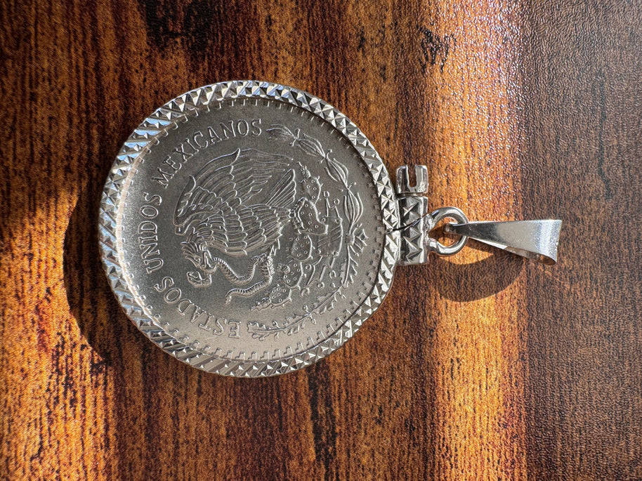 Colgante Centenario para hombre en plata 925, diseño del símbolo de la libertad
