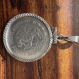 Colgante Centenario para hombre en plata 925, diseño del símbolo de la libertad