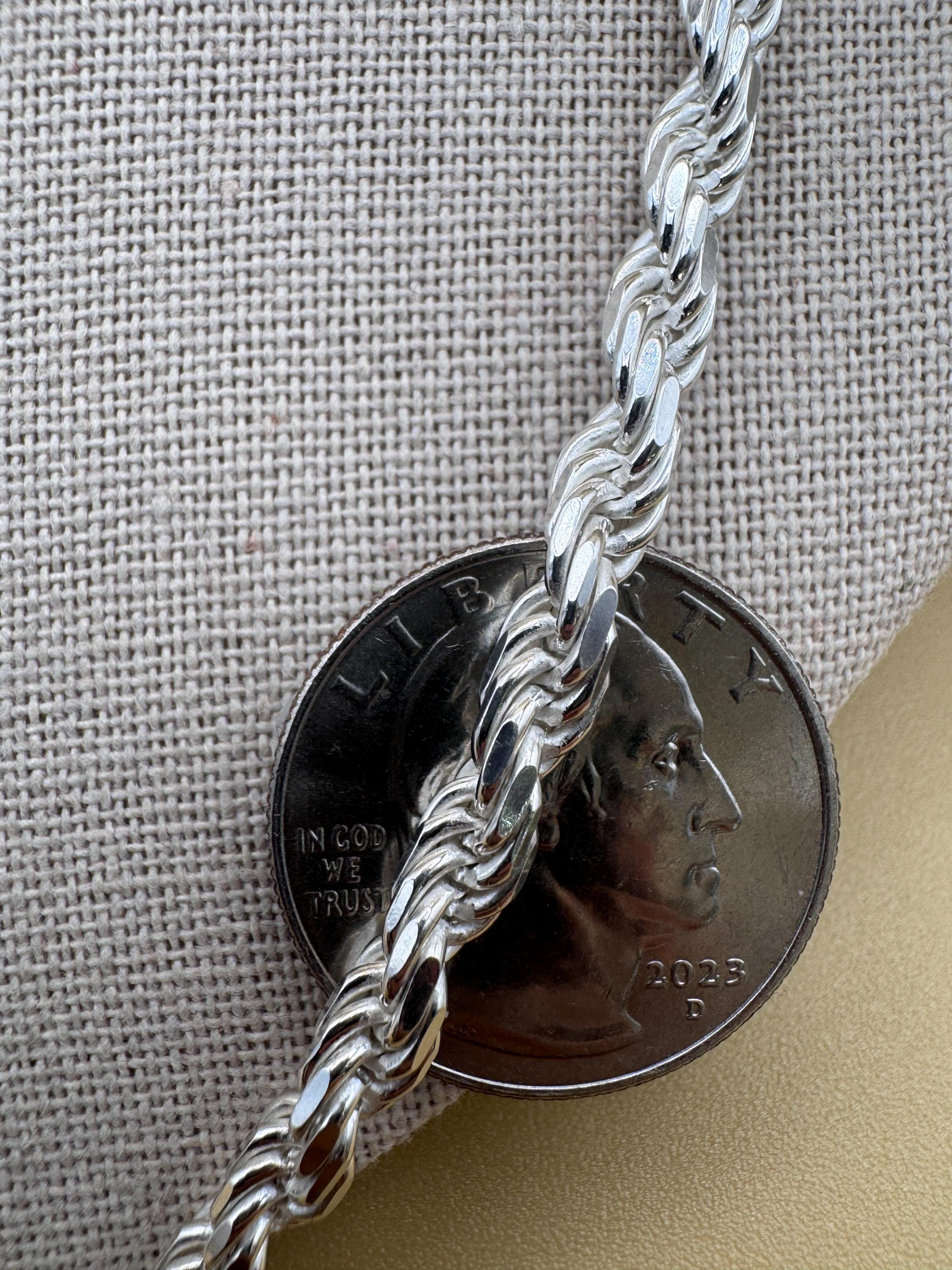 Elegant Italian 925 silver rope chain perfect for any occasion./Elegante cadena de plata italiana 925 Perfecta para cualquier ocasión