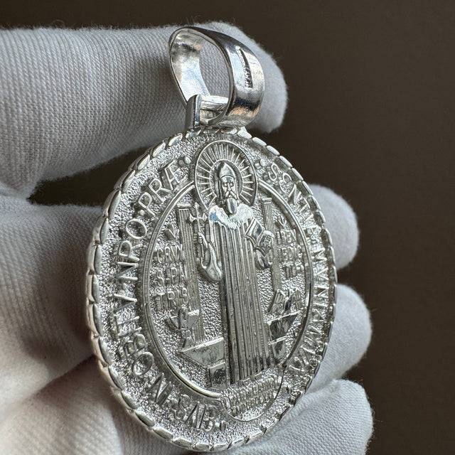 MEDALLA de San Benito en Plata de Ley 925.