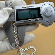 925 silver Cuban chain with diamond-cut detailing and lobster clasp / 925 Cadena cubana de plata de ley diamantada y broche de langosta