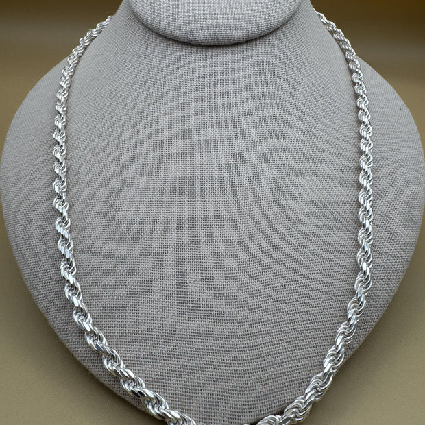 Elegant Italian 925 silver rope chain perfect for any occasion./Elegante cadena de plata italiana 925 Perfecta para cualquier ocasión