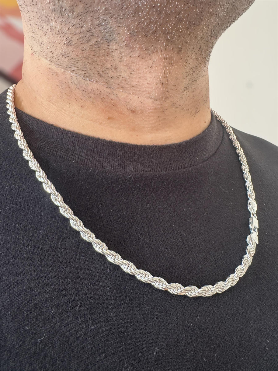Elegant Italian 925 silver rope chain perfect for any occasion./Elegante cadena de plata italiana 925 Perfecta para cualquier ocasión