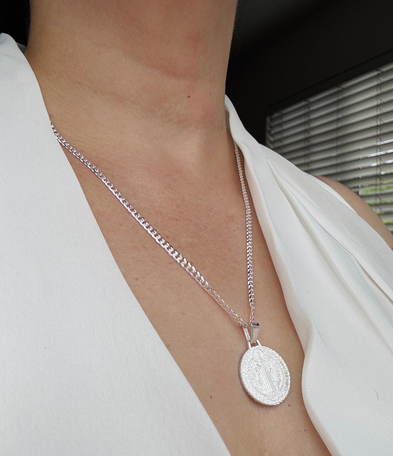 925 Sterling Silver St. Benedict the Protector | Plata 925 cadena con medalla San Benito Santo Protector
