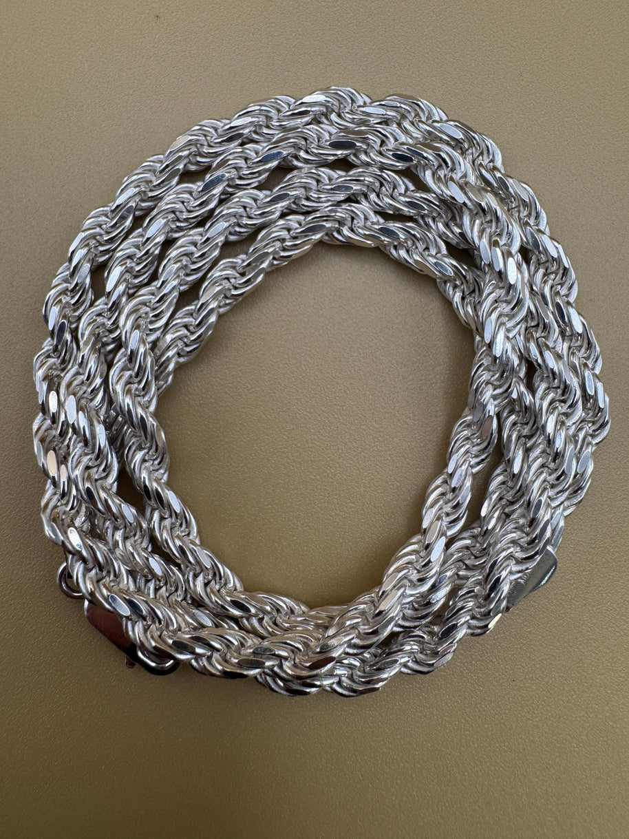 Elegant Italian 925 silver rope chain perfect for any occasion./Elegante cadena de plata italiana 925 Perfecta para cualquier ocasión