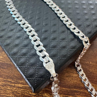 925 silver Cuban chain with diamond-cut detailing and lobster clasp / 925 Cadena cubana de plata de ley diamantada y broche de langosta